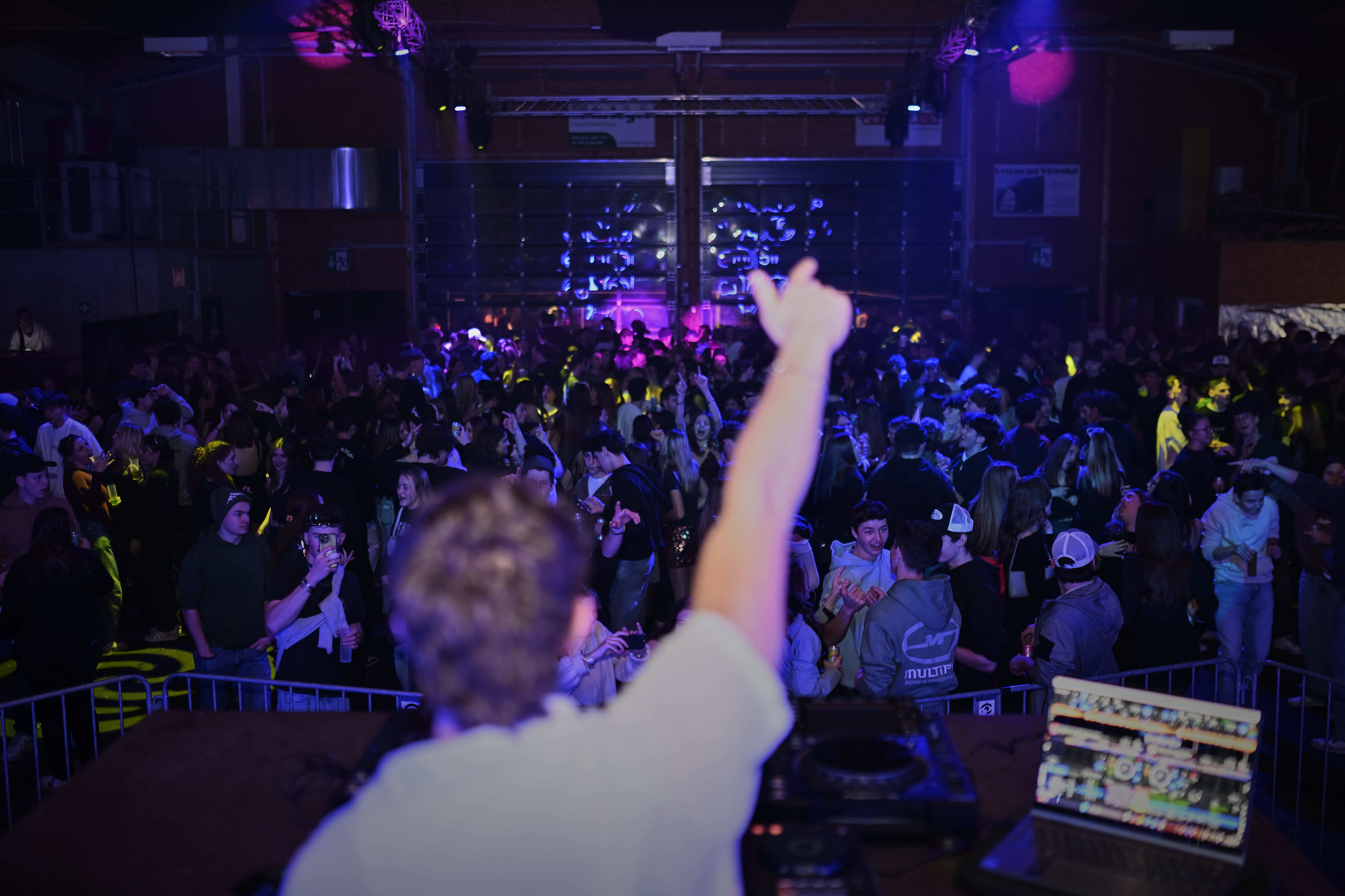DJ