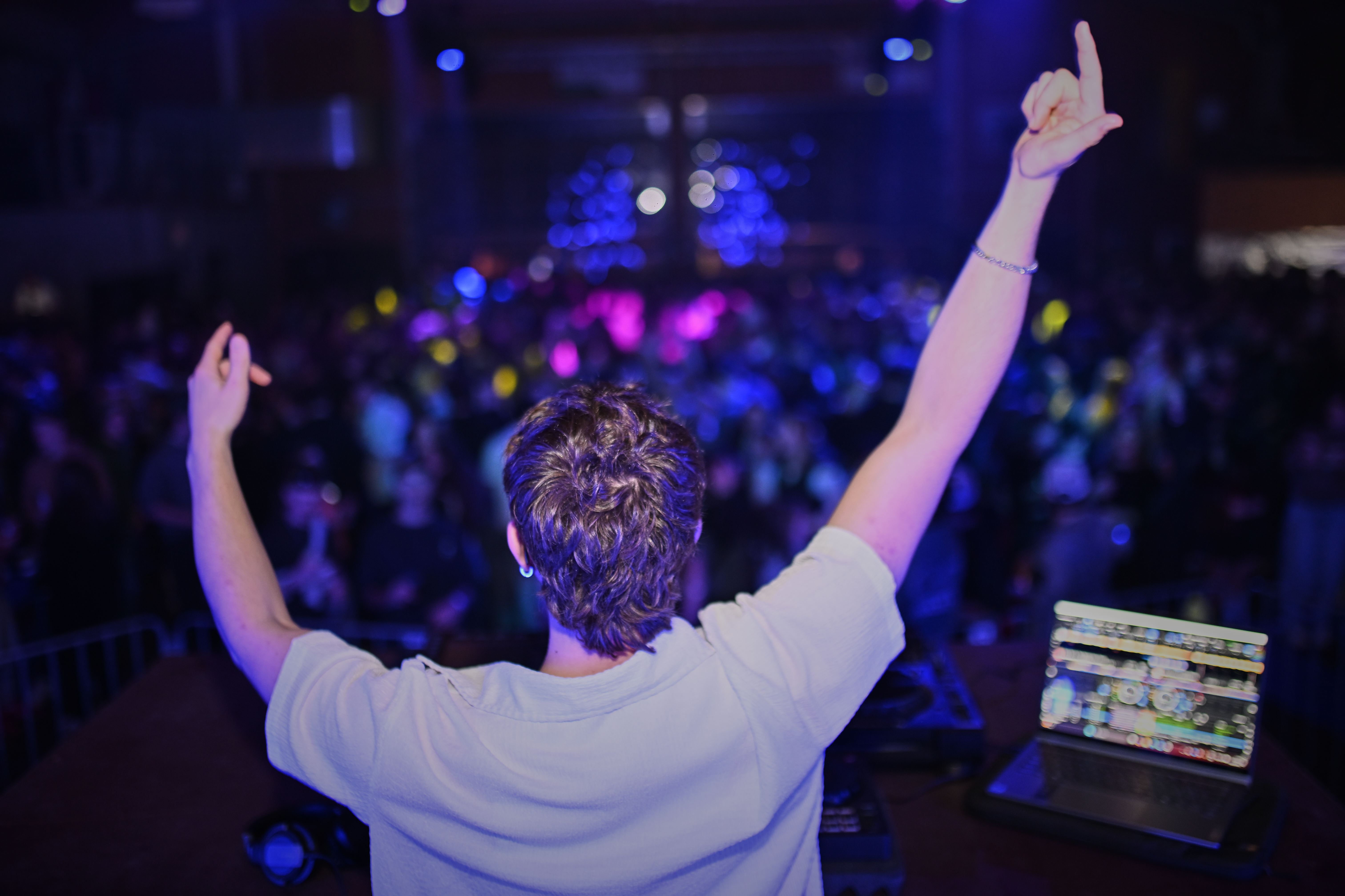 DJ